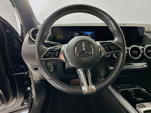 Used 2025 Mercedes-Benz GLA 250 image 12