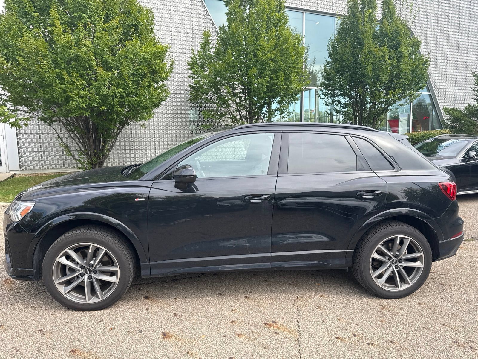 Used 2023 Audi Q3 2.0T Premium Plus w/ Premium Plus Package AWD/4WD image 2