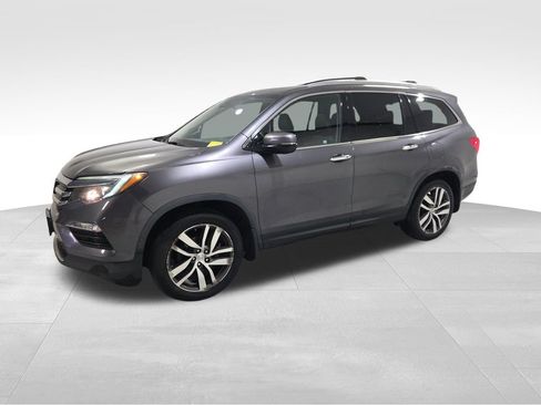 Used 2017 Honda Pilot Touring image 4