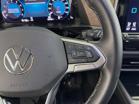 Used 2025 Volkswagen Atlas SE AWD/4WD image 45