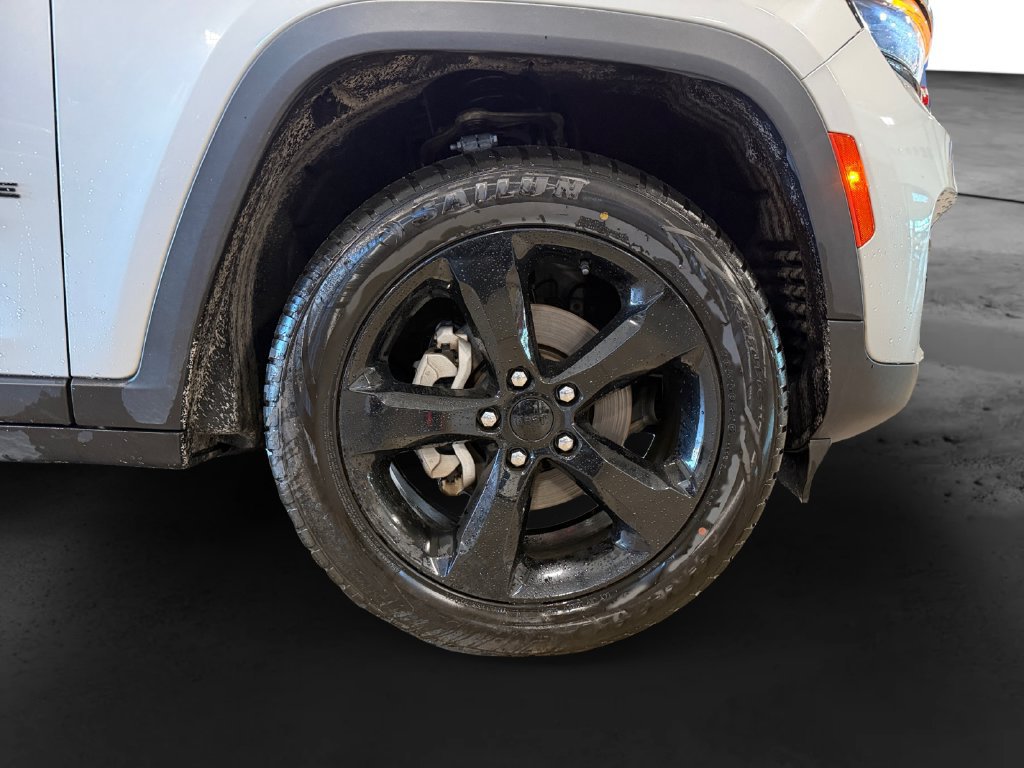 Used 2023 Jeep Grand Cherokee Altitude AWD/4WD image 9