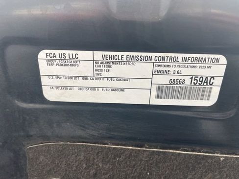 Used 2023 Chrysler Pacifica Touring-L FWD image 21