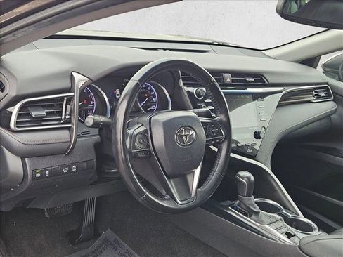 Used 2020 Toyota Camry XLE image 8