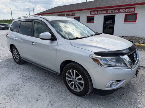 Used 2016 Nissan Pathfinder SV AWD/4WD image 1