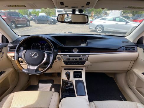 Used 2014 Lexus ES 350 w/ Luxury Package FWD image 10