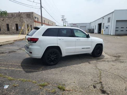 Certified 2018 Jeep Grand Cherokee Altitude AWD/4WD image 14