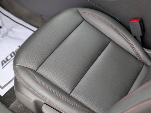 Used 2025 Chevrolet Trax RS w/ Sunroof Package image 33