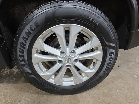 Used 2016 Nissan Rogue SV image 31