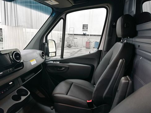 Used 2025 Mercedes-Benz Sprinter 2500 image 24