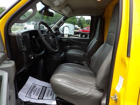 Used 2022 GMC Savana 3500 Extended w/ Power Convenience Package RWD image 17
