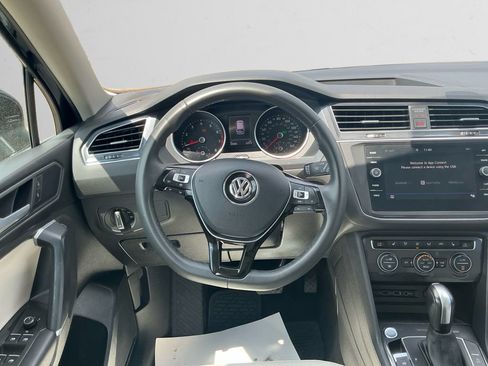 Used 2020 Volkswagen Tiguan SE w/ Panoramic Sunroof Package AWD/4WD image 12