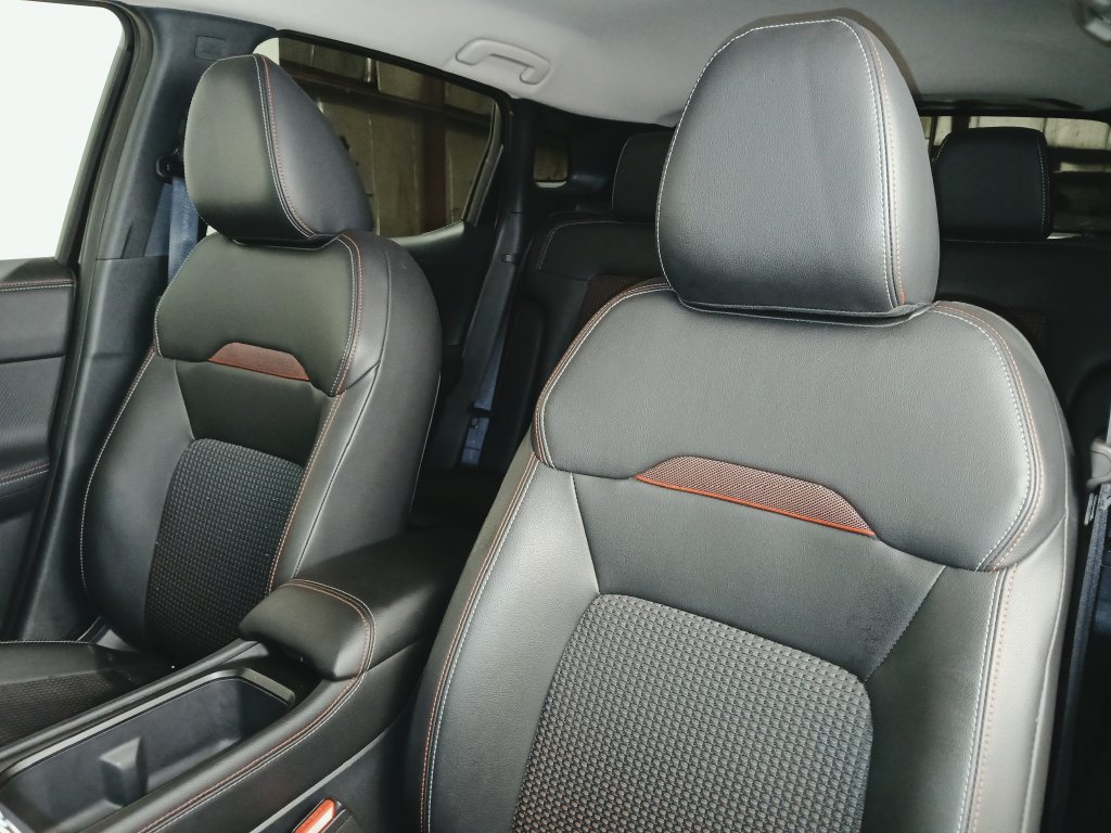 Used 2025 Nissan Kicks SR FWD image 11