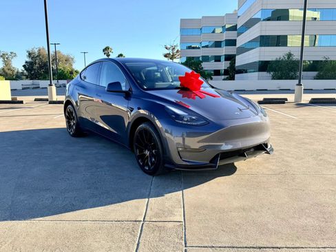 Used 2023 Tesla Model Y AWD image 13