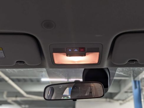 Used 2022 Hyundai Venue Limited image 18