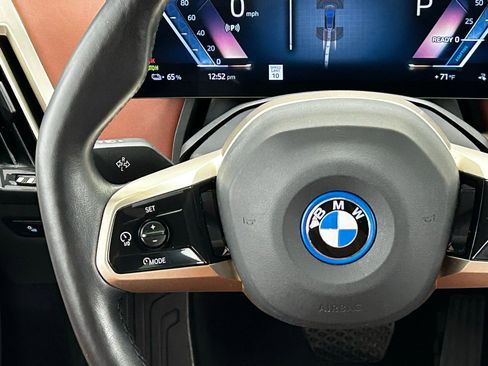 Used 2023 BMW iX xDrive50 w/ Premium Package AWD/4WD image 11