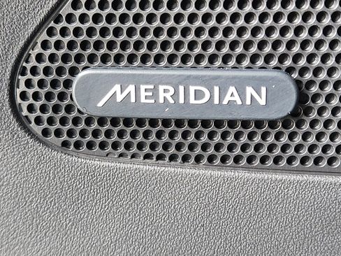 Used 2019 Jaguar F-PACE Premium image 30