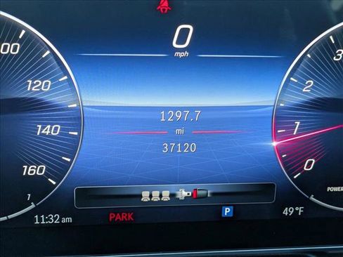 Used 2023 Mercedes-Benz GLC 300 4MATIC image 11