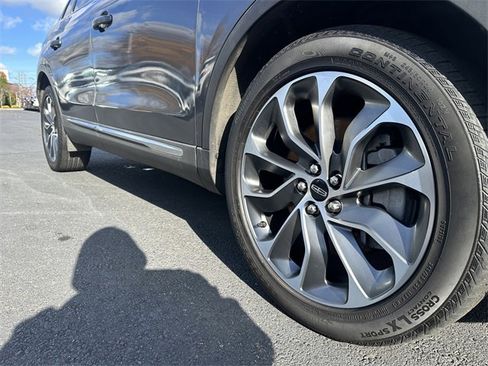 Certified 2022 Lincoln Nautilus Reserve image 11