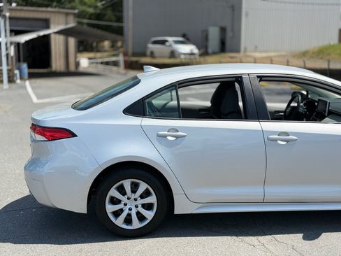 Used 2020 Toyota Corolla LE FWD image 10