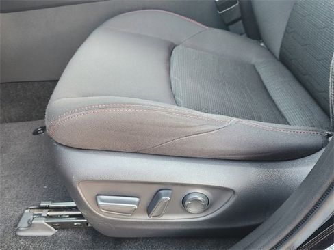 Used 2021 Toyota RAV4 SE image 18