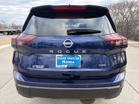 Used 2025 Nissan Rogue SV image 7