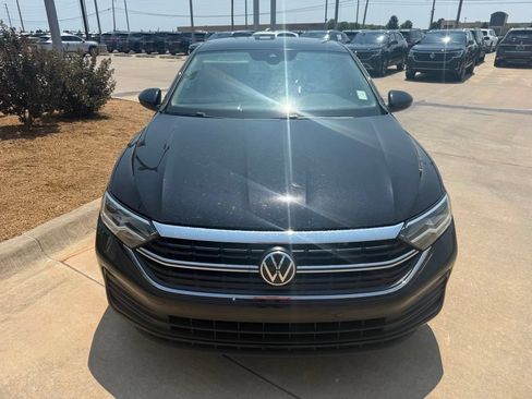 Certified 2023 Volkswagen Jetta SE w/ Panoramic Sunroof Package FWD image 8