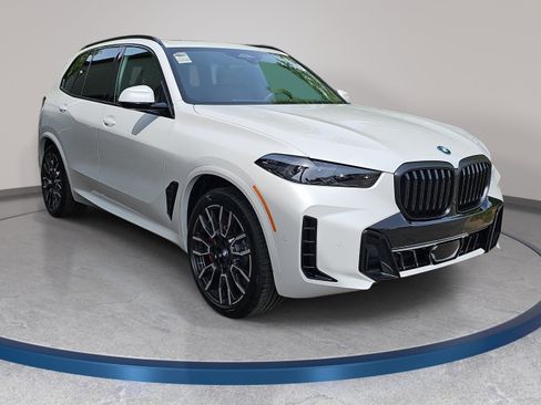 New 2026 BMW X5 xDrive50e w/ M Sport Package AWD/4WD image 3