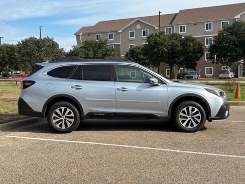 Used 2022 Subaru Outback Premium image 5