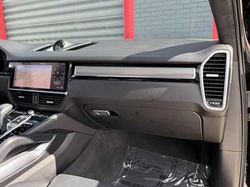 Used 2021 Porsche Cayenne Turbo S image 23