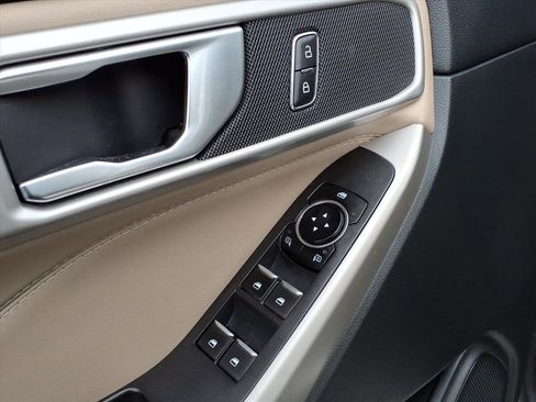 Certified 2022 Ford Explorer XLT w/ Class IV Trailer Tow Package image 15