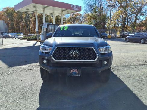 Certified 2019 Toyota Tacoma TRD Off-Road image 2