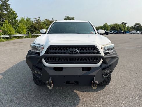 Used 2017 Toyota Tacoma TRD Off-Road w/ Tow Package (A/T) AWD/4WD image 7