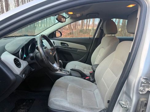 Used 2014 Chevrolet Cruze LT image 7