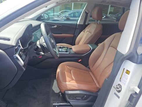 Used 2023 Audi Q8 Premium w/ Convenience Package AWD/4WD image 7