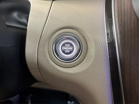 Used 2020 Mercedes-Benz GLC 300 4MATIC image 37
