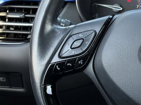 Used 2022 Toyota C-HR XLE image 12