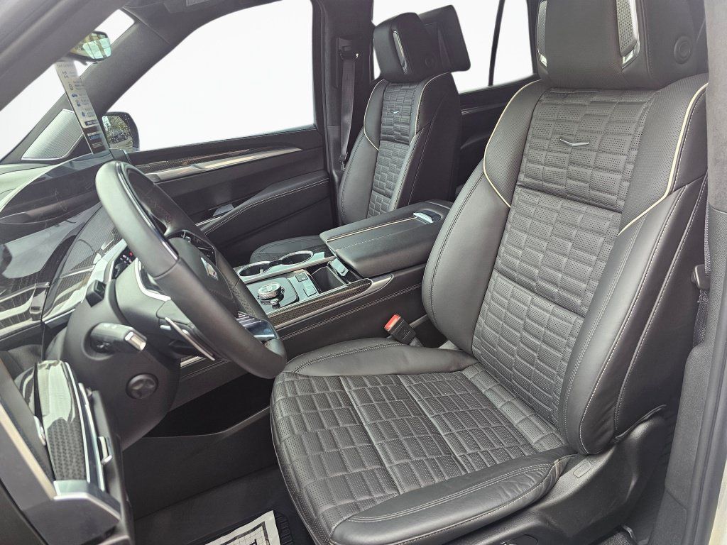 Used 2025 Cadillac Escalade V AWD/4WD image 25