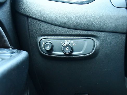 Used 2022 Chevrolet Equinox RS w/ RS Leather Package image 28