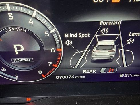 Used 2023 Mitsubishi Outlander SE image 2