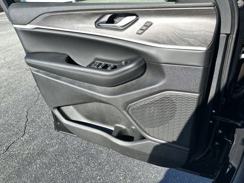 New 2025 Jeep Grand Cherokee Limited image 15