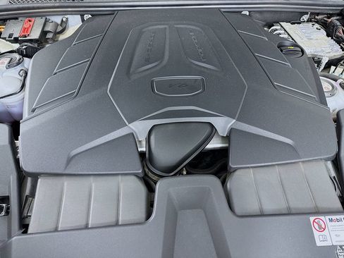 Certified 2024 Porsche Cayenne Coupe AWD/4WD image 32