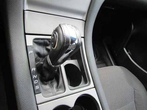 Used 2018 Ford Taurus SEL image 26