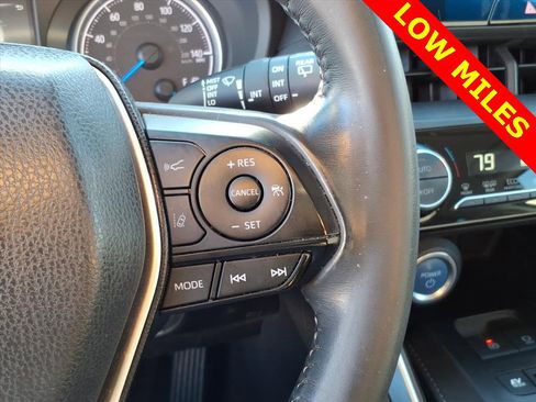 Used 2021 Toyota Venza LE w/ Carpet Mat Package (TMS) image 18