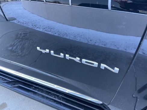 Used 2022 GMC Yukon XL SLT w/ SLT Premium Package image 26
