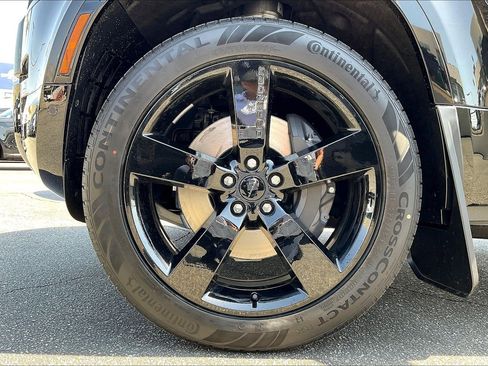 New 2026 Land Rover Defender 110 X-Dynamic SE AWD/4WD image 17