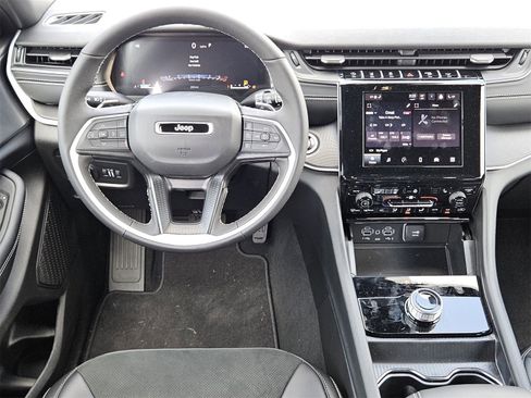 New 2025 Jeep Grand Cherokee L Altitude image 28