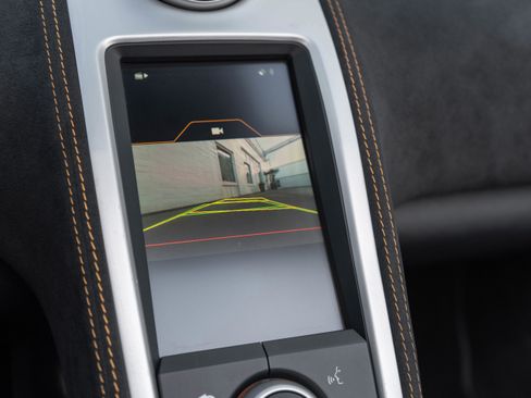 Used 2015 McLaren 650S Spider image 25