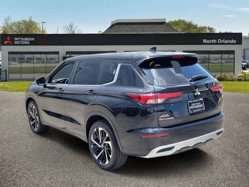 Used 2024 Mitsubishi Outlander SE FWD image 2