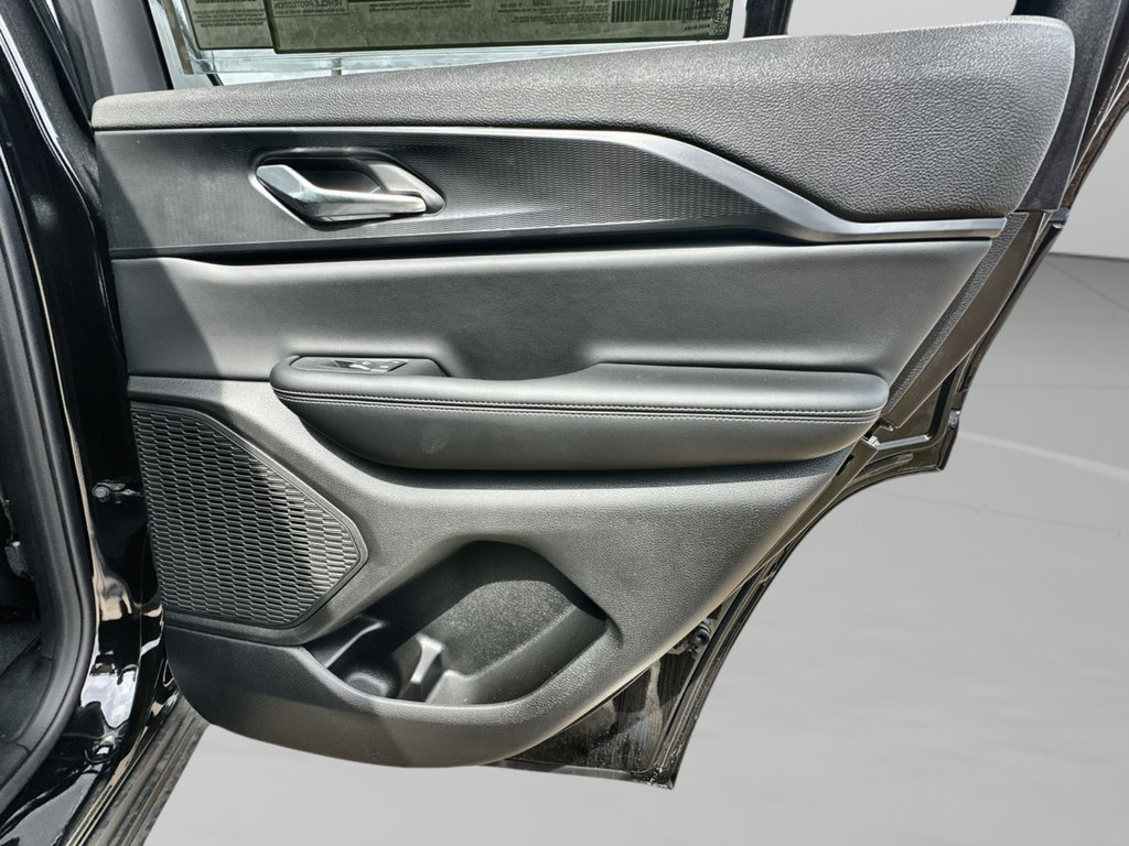 New 2025 Jeep Grand Cherokee Altitude RWD image 24