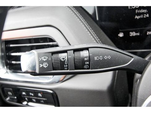 Used 2025 GMC Yukon XL Denali AWD/4WD image 11